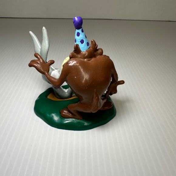 Vintage Tazmanian Devil Bugs Bunny 1995 Birthday Cake Topper Collectible Retired - Picture 2 of 6